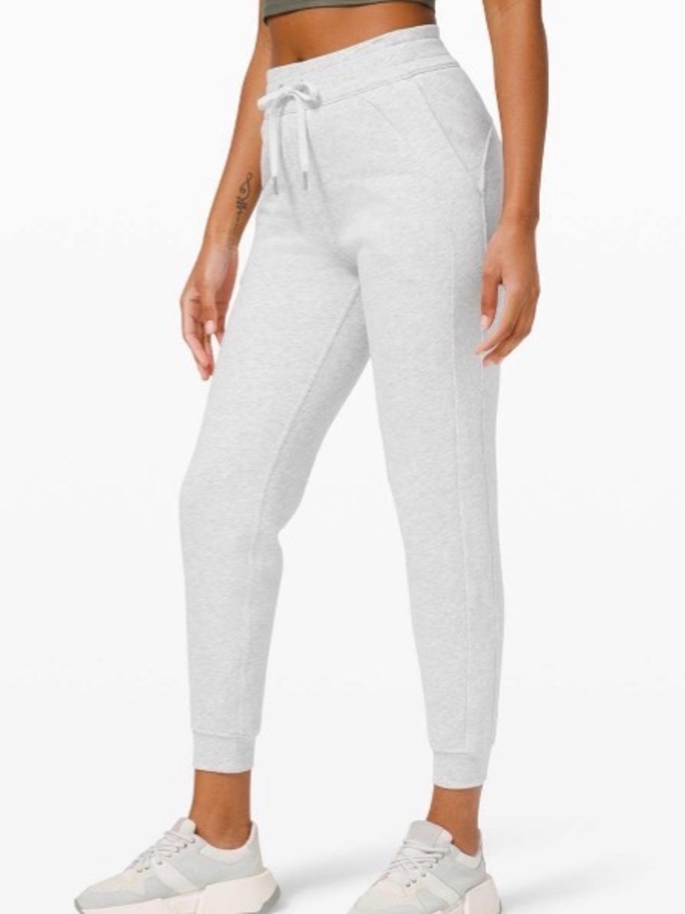 Lululemon Scuba High-Rise Jogger Fleece 28"
Heathered Core Ultra Light Grey Sz 4